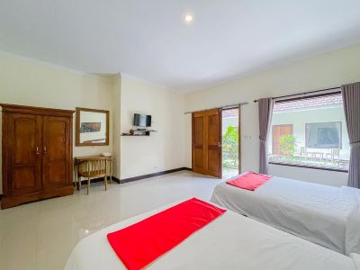 RedDoorz Near Pantai Selong Belanak