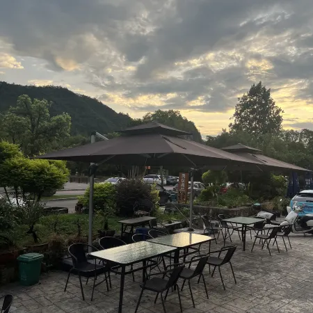 Fengxia Homestay (Dinghu Peak Scenic Area) Отели рядом с достопримечательностью «Dinghu Peak»