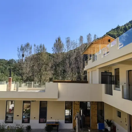 Yinzhu Huajian Courtyard Homestay
