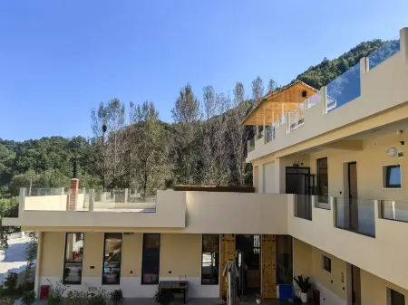 Yinzhu Huajian Homestay Отели рядом с достопримечательностью «Lovers Valley»