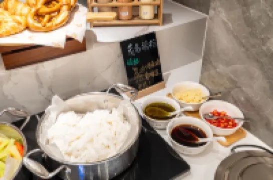 Homtel by Poltton（Maoming Railway Station）