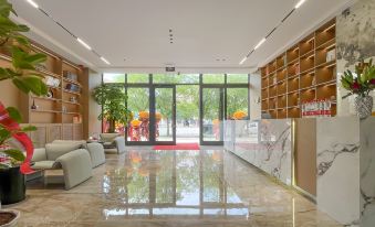 Genhe Right Bank Hotel