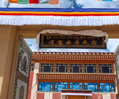 阿壩蓮寶雲居民宿 郎依寺附近的飯店