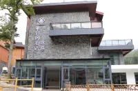 資源龍洞峽半日閒飯店 資源縣燈谷景區附近的飯店