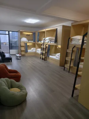 Yunqi Li Youth Hostel (Guanyin Bridge Pedestrian Street Branch)
