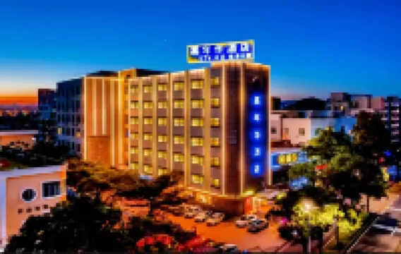 Foshan Shunde Carnival Hotel (Shunlian Plaza Jinlong Subway Station) Hotels near Bijiang Golden House