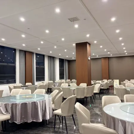 Mengzhou Junting International Hotel (Bus Station Branch)