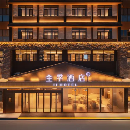 Quanjie Hotel (Borohot Sayram Lake Scenic Area Branch)
