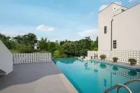 Moganshan Qingheli · INS Style Infinity Pool Countryside Fishing Boutique Stay - 3-Star