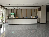Wanning Jinhong Business Hotel (Huayacheng High-speed Railway Station) - 2-Star