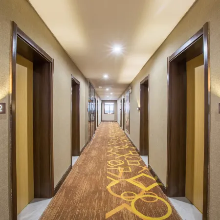 iu Hotel (Duyun Grand Cross Shiban Street)