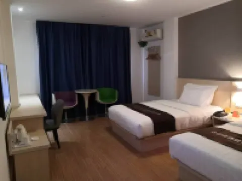 Yixuan Hotel (Ningbo Xiangshan People's Square)