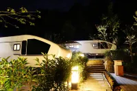 Sanbai Mountain Town Yingcui Lake Tribe Hotel