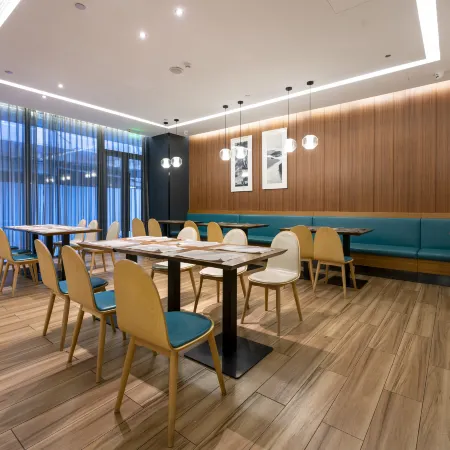 Orange Hotel (Ningbo Railway Station Store) Отели рядом с достопримечательностью «Железнодорожный вокзал Нинбо»