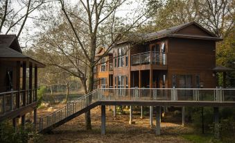 Lakeside Resort