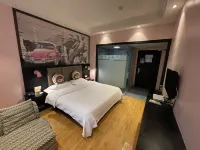 Manli Hotel (Youjiang Medical College for Nationalities Baise College Donghe Campus)