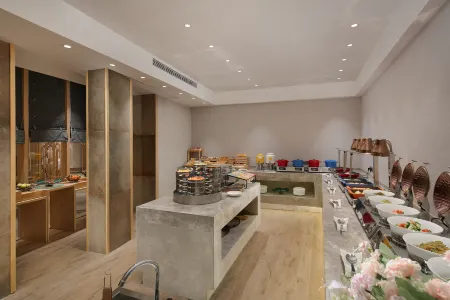 Fuyang Moli Dongyuan Minfeng Hotel (Fuyang Center International Trade Shop) Отели рядом с достопримечательностью «Fuyang Technology Vocational School»