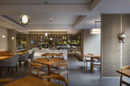 Paco Hotel (Huazhou Shifu Square) Отели в г. Хуачжоу