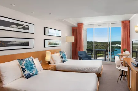 Pelican Waters Resort Отели в г. Гласс Хаус Маунтинс