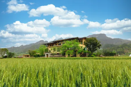 Guyuan Holiday Hostel Отели рядом с достопримечательностью «Yaxiaku Scenic Spot»