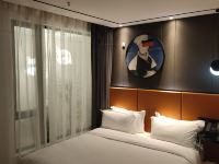 重庆岸色酒店 - 精致小调大床房