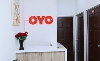 OYO 89772 Roselyn Inn