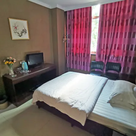 Fangcheng Fangjie Hotel