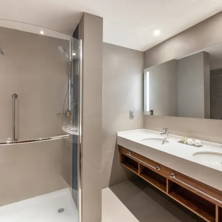 DoubleTree by Hilton Dubai Al Jadaf Отели рядом с достопримечательностью «Джадаф»