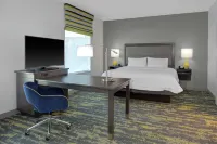 Hampton Inn & Suites Irvine/Orange County Airport Hotel dekat Stanbridge University
