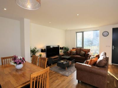 Modern Gr FL 2Bed/2Bath Flat Free Parking & WIFI