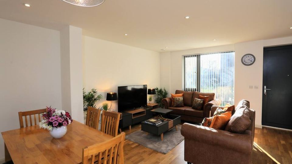 Modern Gr FL 2Bed/2Bath Flat Free Parking & WIFI