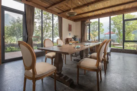 Yinchuanju Anji Canyon View Hot Spring Resort Отели в г. Анжи