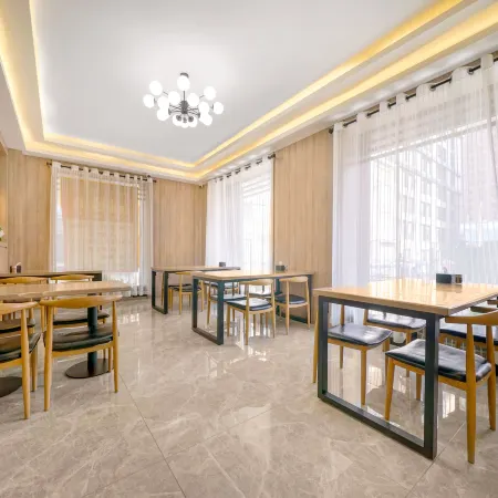 Superior Hotel (Mudanjiang Railway Station Department Store)