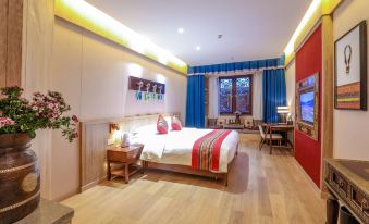 Shangri-La 5th Meteorite Light Year Hotel (Dukezong Ancient City Shop)