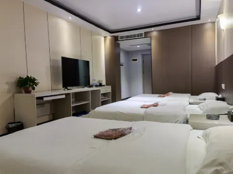 Fengqiu Huixinge Hot Spring Hotel Отели в г. Фэнцю