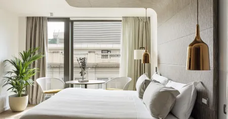 ME Barcelona Отели рядом с достопримечательностью «Национальный дворец»