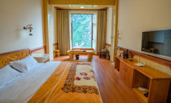 Teacher Zhang's Inn