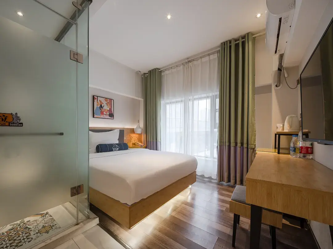 Trip.com Chain Hotel ) - 鄭州市