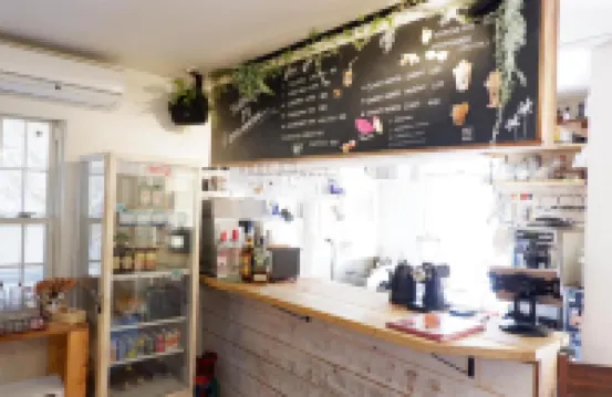 Iza Enoshima Guest House and Bar