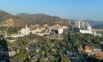 Xishuangbanna Shanguan Sky View Hotel (Gaozhuang Xishuangjing Xingguang Night Market)