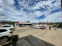 Vienna Hotel (Liangshan Yanyuan Branch) - parking