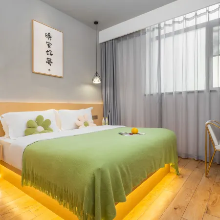 Kunming Day Youth Hotel (Nanping Street Dongfeng Square)