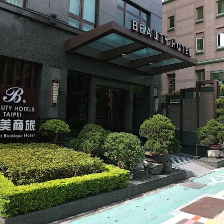 Roumei Boutique Hotel Отели рядом с достопримечательностью «Торговый центр Syntrend»