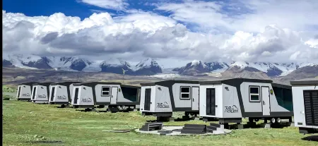 Buzhoushan Karakul Lake View Resort