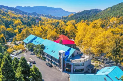 Lushan Zhihong Hotel (Meilu Store, Guling Street, Mount Lushan Scenic Zone) Hotels near Lulin Lake
