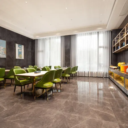 Lan Chen International Hotel (Lanxi Baolong City Plaza Branch)