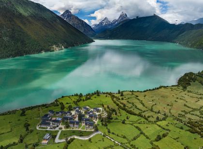 松贊巴松措林卡飯店