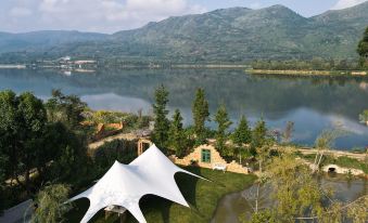 Kunming Yiliang Luye Swan Lake Resort Camp