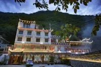 Heishui Auspicious Valley Homestay - พร้อมระเบียง