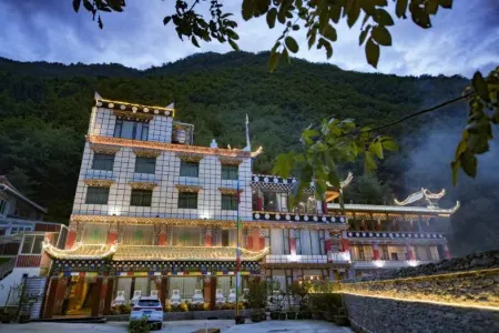 Heishui Jixiang Valley Hotel